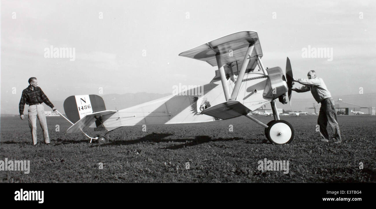 Il Nieuport 11, noto anche come Bébé, era un caccia monoposto francese utilizzato durante la prima guerra mondiale. Era noto per la sua manovrabilità ed efficacia nei combattimenti aerei, spesso pilotati da piloti Aci come Georges Guynemer. Foto Stock