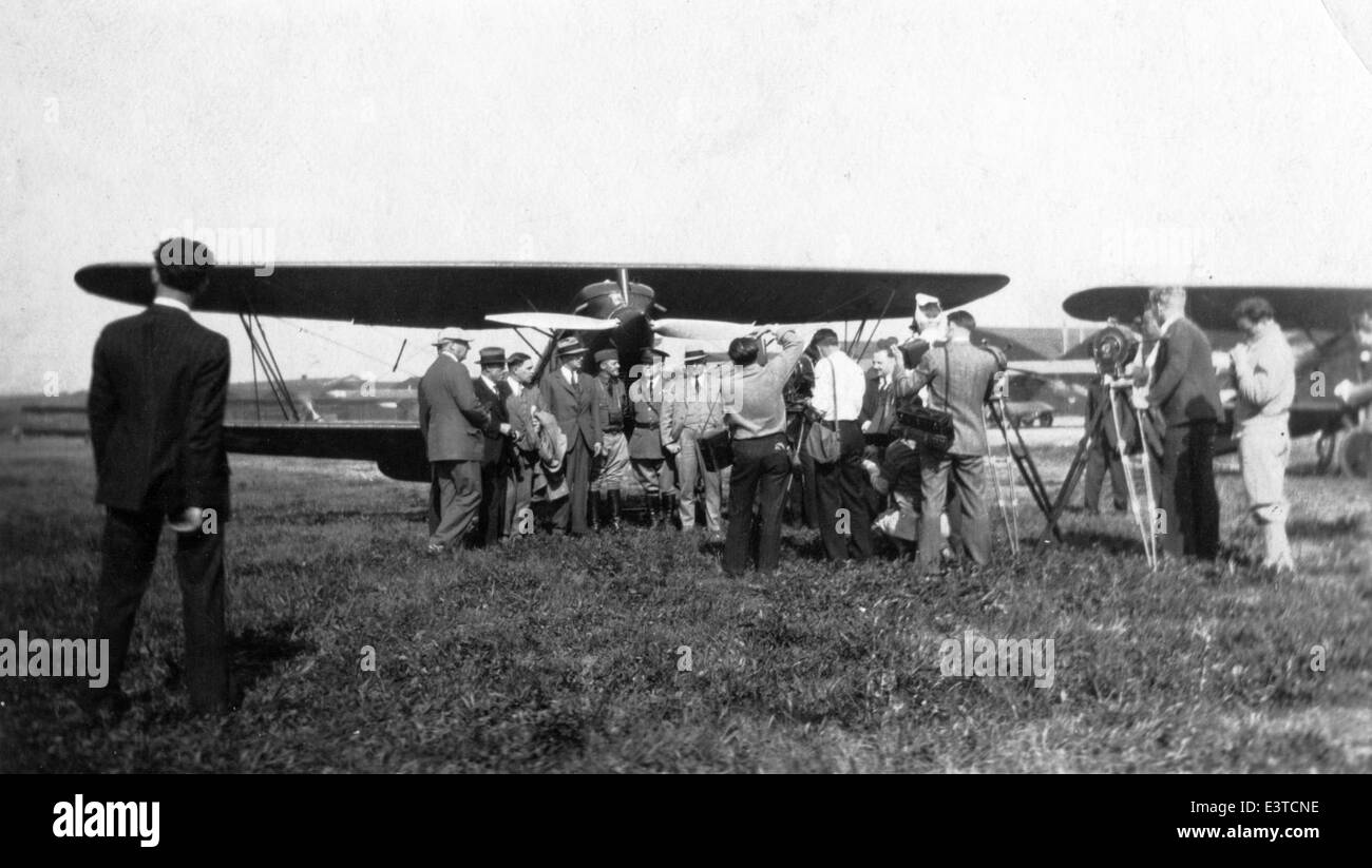 Il Curtiss P-1 fu uno dei primi velivoli del servizio aereo dell'esercito degli Stati Uniti, che subì un'ispezione congressuale il 4 maggio 1928, con il colonnello CC Culver, comandante della base, a Langley Field. Foto Stock