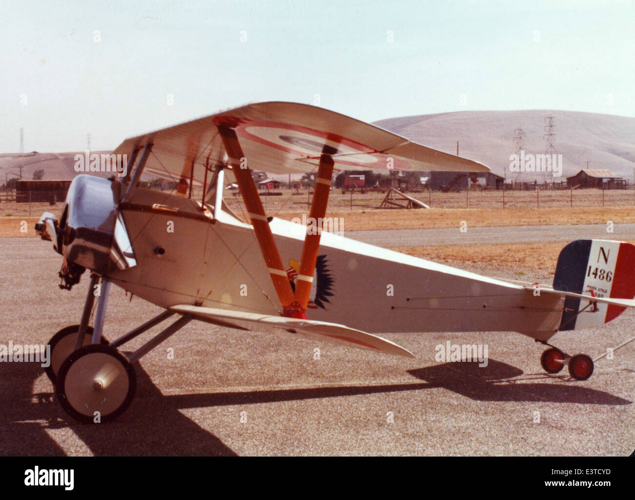 Il Nieuport 11 era un caccia francese utilizzato durante la prima guerra mondiale, noto per la sua velocità e manovrabilità, giocò un ruolo cruciale nella guerra aerea, in particolare nelle mani dei piloti alleati. Foto Stock