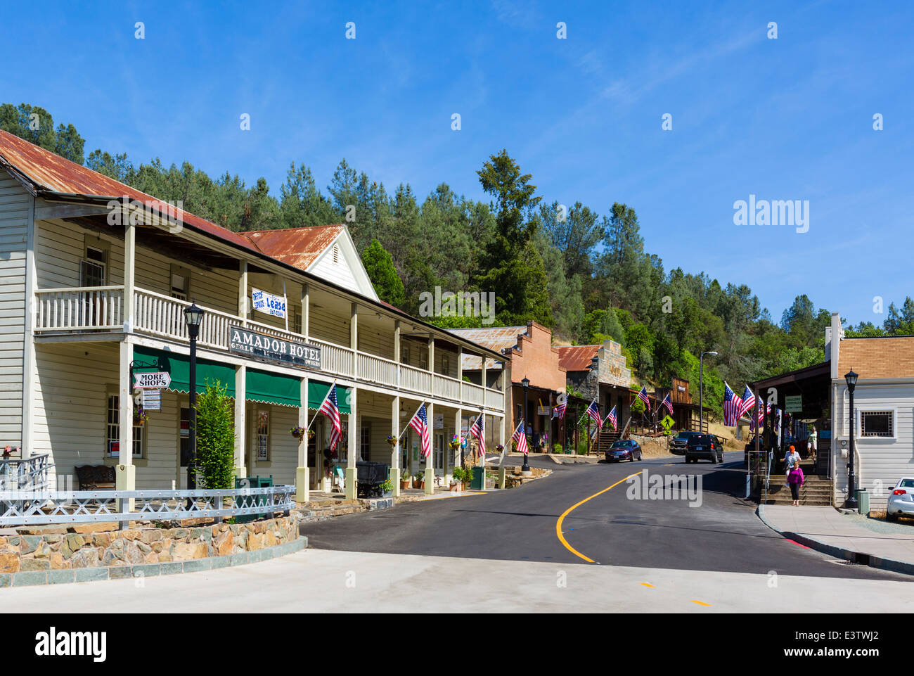 La strada principale del vecchio Gold città mineraria di Amador City, Southern Gold Country, CALIFORNIA, STATI UNITI D'AMERICA Foto Stock