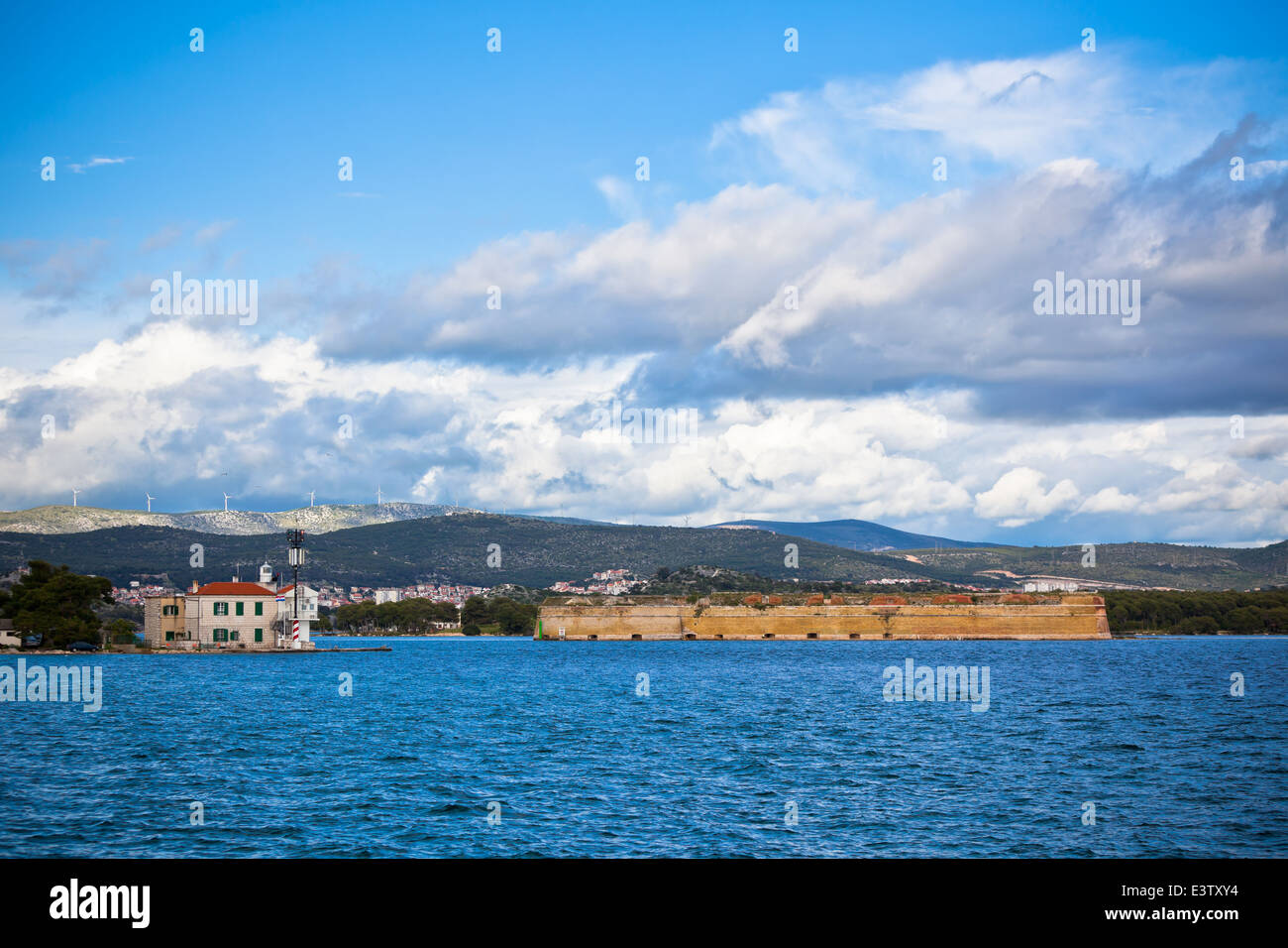 Sebenico è una storica città e porto sulla costa adriatica in Croazia Foto Stock