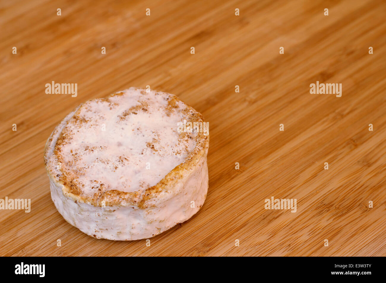 Formaggio Camembert sulla tavola di legno close-up Foto Stock