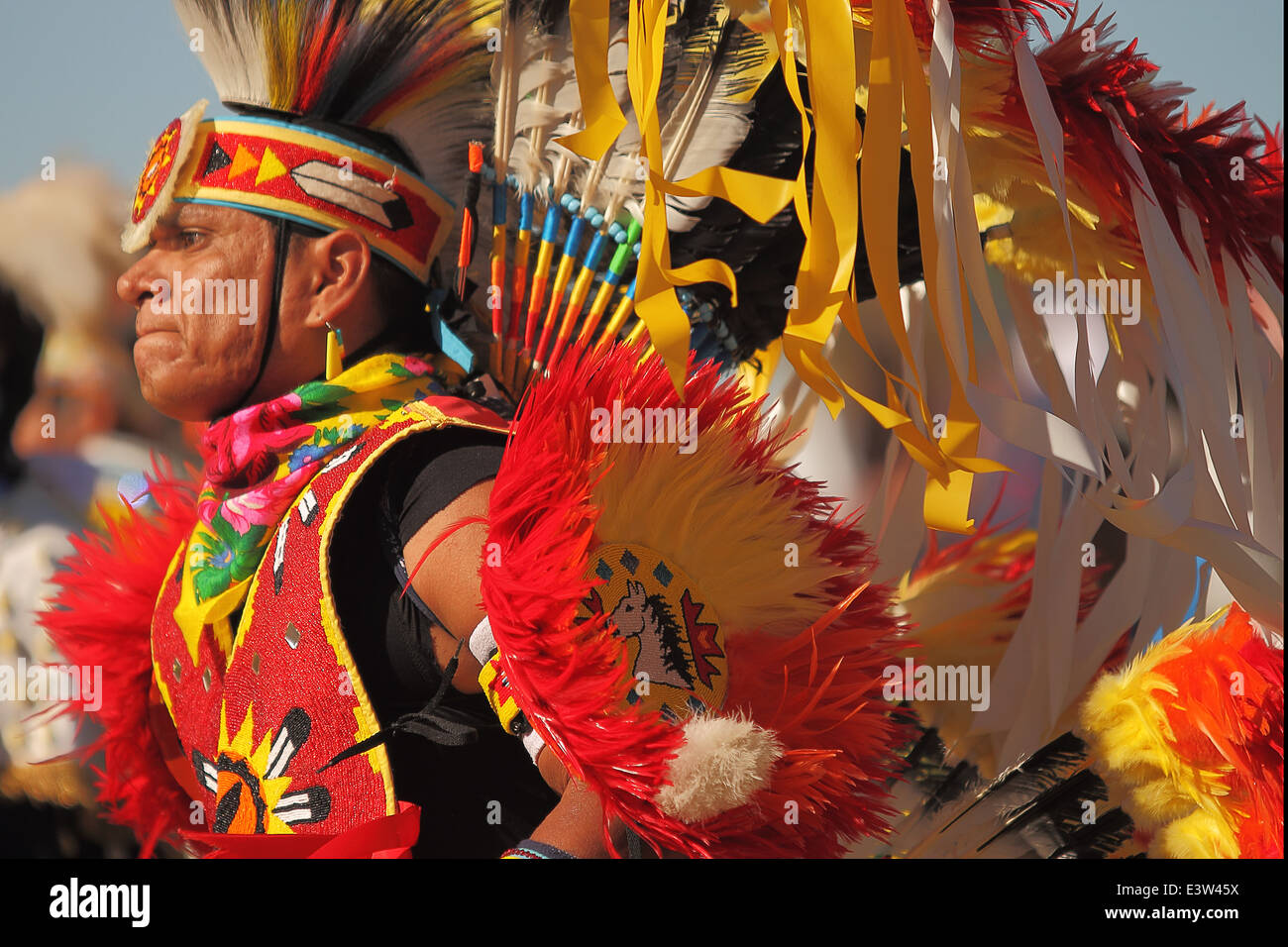 SCOTTSDALE, AZ - 3 novembre: Native American ballerini partecipare all'annuale Montagna Rossa Eagle Pow-wow Foto Stock
