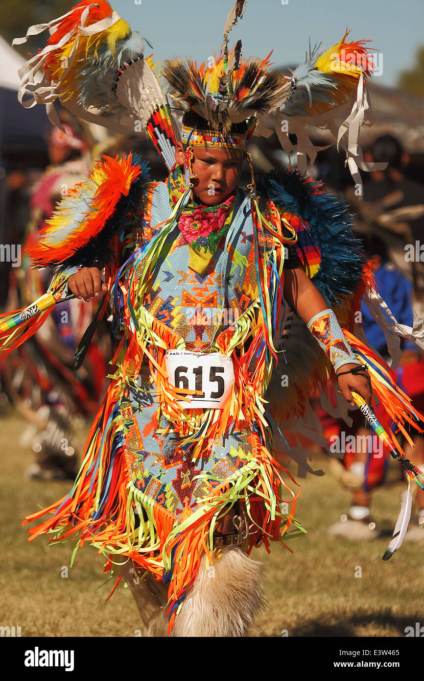 SCOTTSDALE, AZ - 3 novembre: Native American ballerini partecipare all'annuale Montagna Rossa Eagle Pow-wow Foto Stock