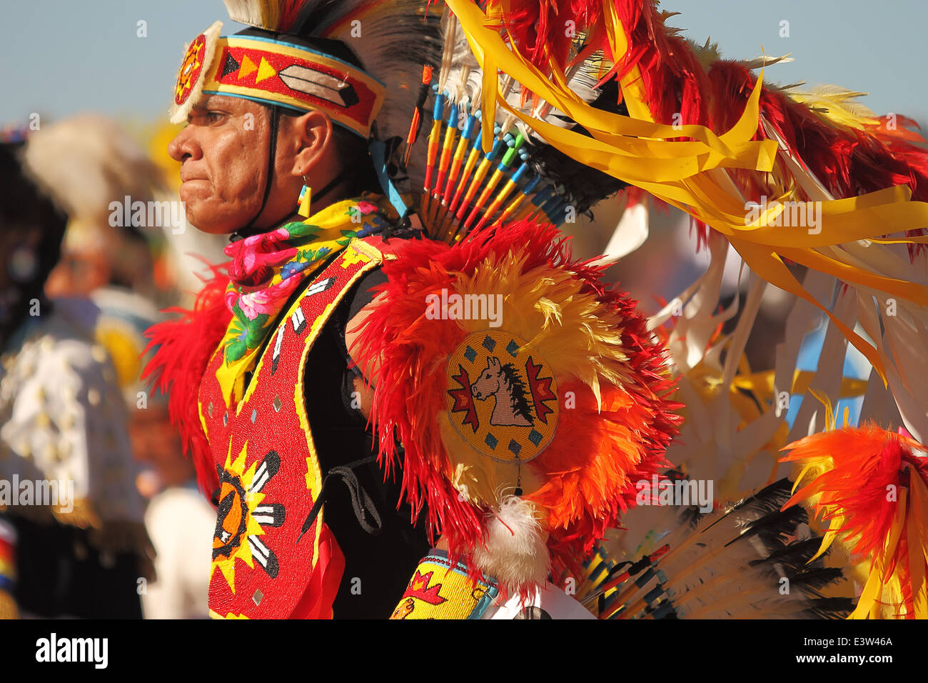SCOTTSDALE, AZ - 3 novembre: Native American ballerini partecipare all'annuale Montagna Rossa Eagle Pow-wow Foto Stock