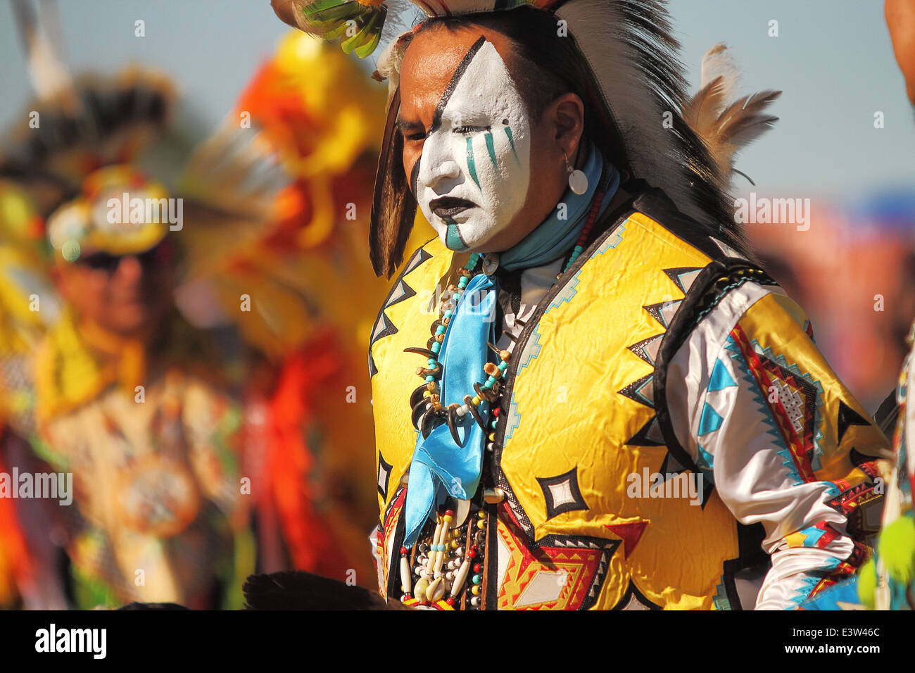 SCOTTSDALE, AZ - 3 novembre: Native American ballerini partecipare all'annuale Montagna Rossa Eagle Pow-wow Foto Stock