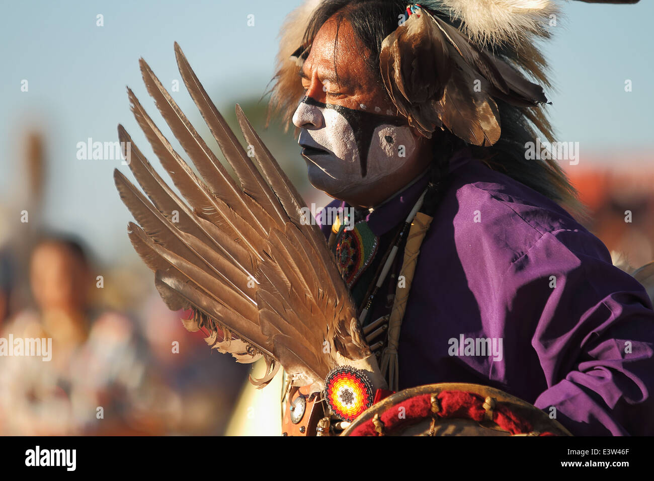 SCOTTSDALE, AZ - 3 novembre: Native American ballerini partecipare all'annuale Montagna Rossa Eagle Pow-wow Foto Stock