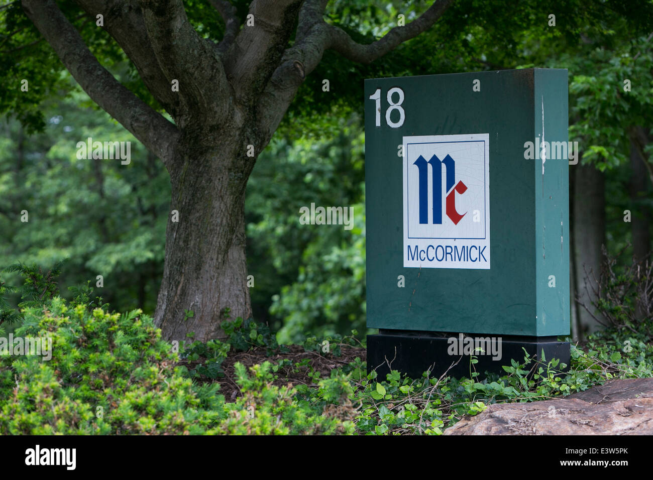 Un segno all'ingresso della sede di McCormick & Company in scintille, Maryland. Foto Stock