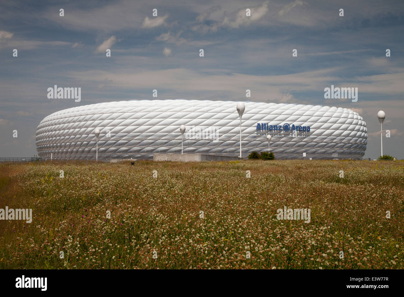 Allianz Arena, lo stadio di calcio, Monaco di Baviera, Baviera, Baviera, Germania, Europa Foto Stock