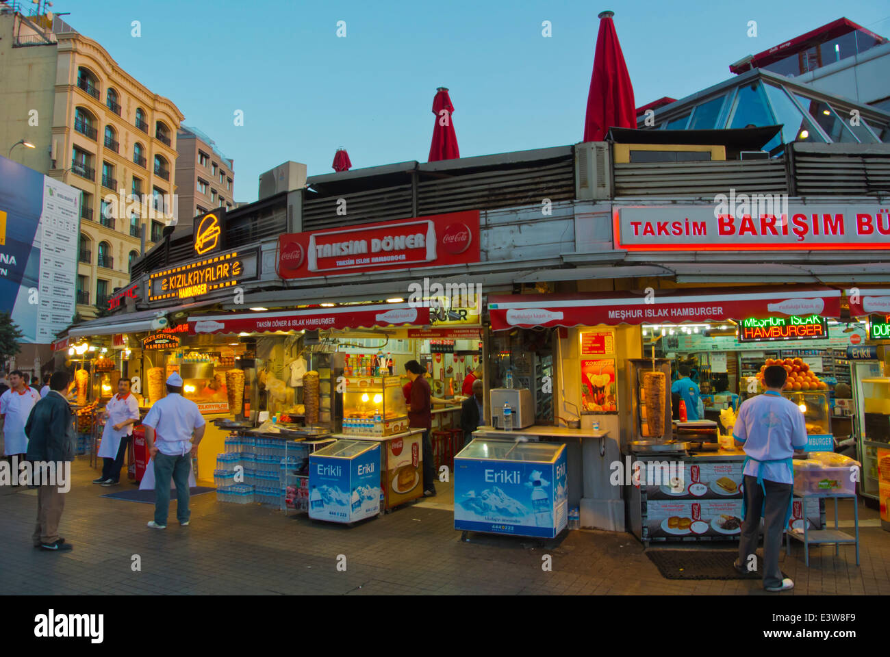 Kebab ristoranti,Piazza Taksim, Beyoglu district, Istanbul, Turchia, Eurasia Foto Stock