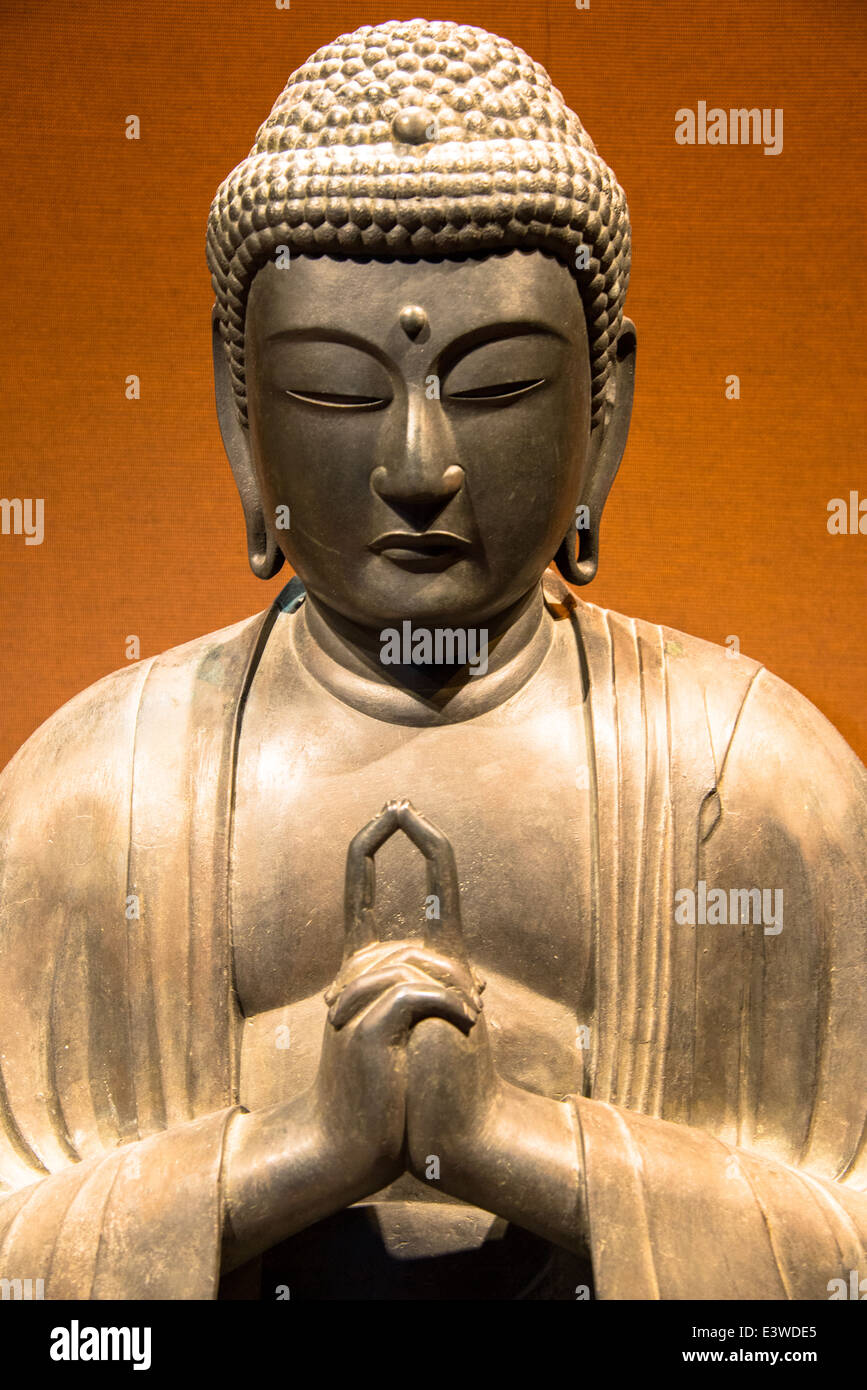 Un giapponese in bronzo statua del Buddha dal 1648 nel museo etnografico da Leiden in Olanda Foto Stock