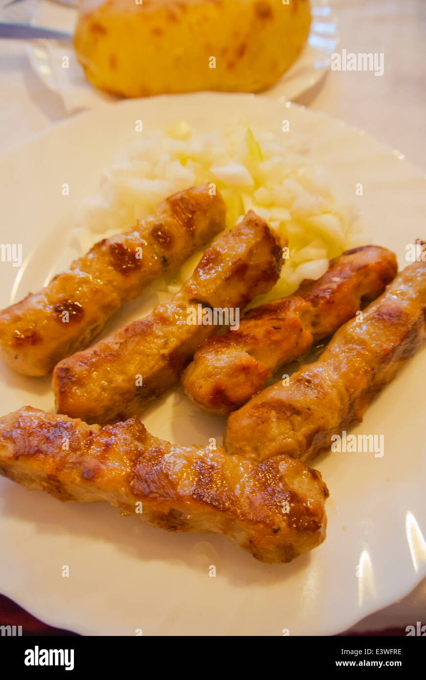 Famoso Leskovac Cevapi Cevapcici grigliate di carne salsicce, Herceg Novi ristorante, Belgrado, Serbia, Europa sud-orientale Foto Stock