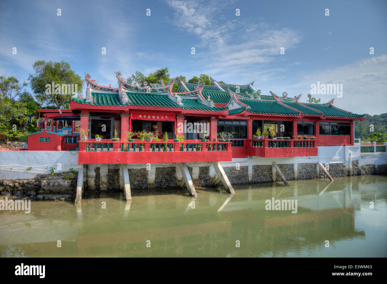 Il tempio taoista di Da Bogong sull'Isola di Kusu, un breve viaggio in traghetto da Singapore. Foto Stock