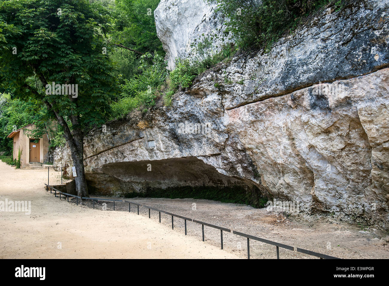 Abri de Cro-Magnon preistorico Cro Magnon sito a Les Eyzies-de-Tayac-Sireuil, Dordogne, Aquitaine, Francia Foto Stock