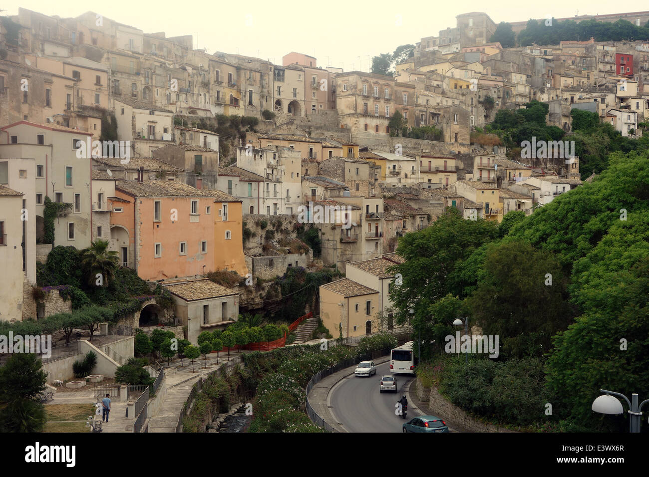 Ragusa ;la città ha due aree distinte, minore e più vecchi della città di Ragusa Ibla, e superiore a Ragusa Superiore (città alta). Foto Stock