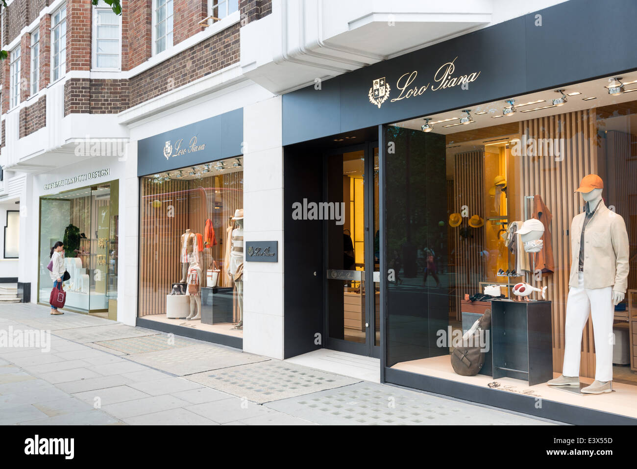 Loro Piana designer di lusso negozio di abbigliamento su Sloane Street,  Londra, Regno Unito Foto stock - Alamy