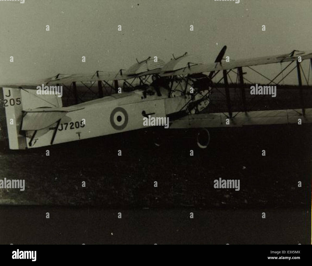 Il Fairey AS-6 MK-J, parte della linea di aerei della Fairey Aviation Company, fu utilizzato durante la metà del XX secolo. Il progetto dell’aeromobile si è concentrato sulla versatilità, in grado di svolgere vari ruoli, tra cui la ricognizione e il trasporto. Questo particolare modello è esposto al San Diego Air and Space Museum, dove è conservato come parte della storia dell'aviazione. Foto Stock