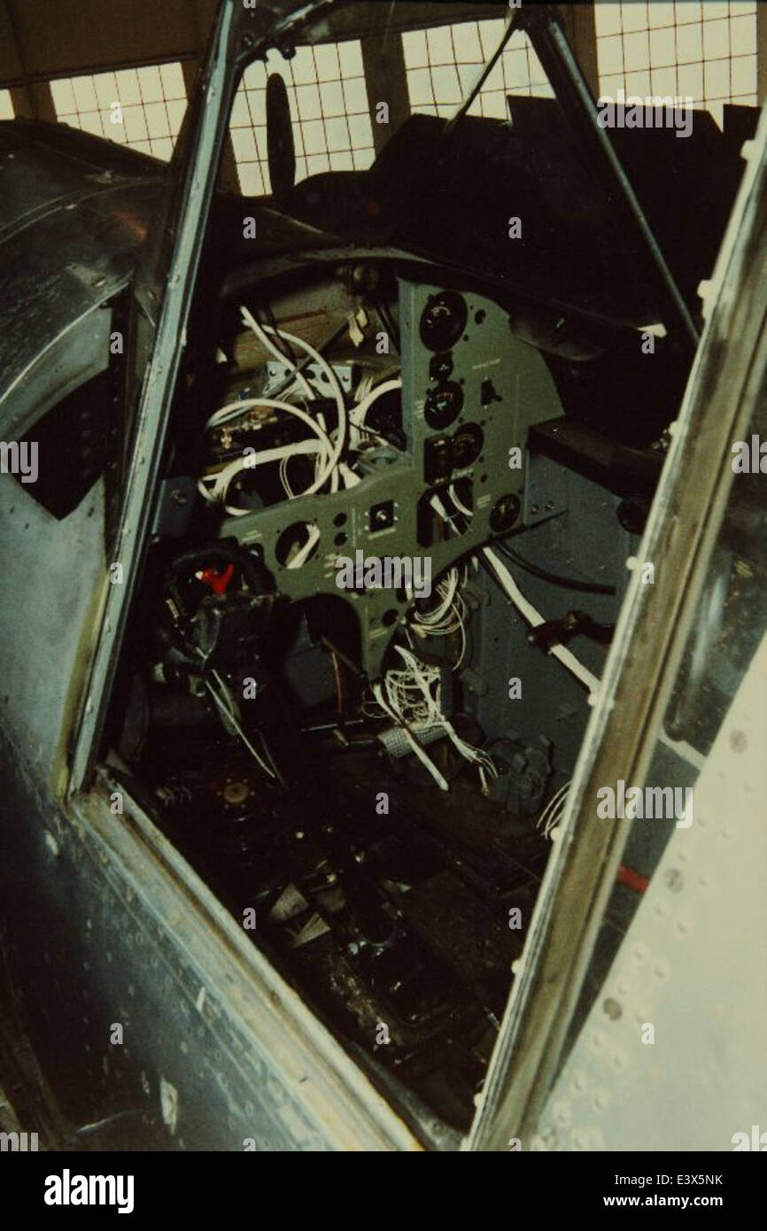 Il Fairey AS-6 MK-J, noto anche come Fairey Swordfish, era un bombardiere silurante britannico utilizzato durante la seconda guerra mondiale. Era una risorsa chiave per la Royal Navy, fornendo supporto aereo nelle operazioni navali durante la guerra, in particolare nei teatri del Mediterraneo e del Pacifico. Foto Stock