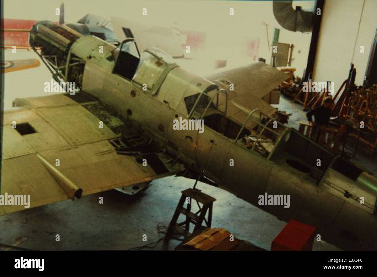 Il Fairey AS-6 MK-J è un aereo navale britannico, parte della serie Fairey AS sviluppata per la guerra anti-sommergibile. È ospitato al San Diego Air and Space Museum, illustrando la sua importanza nella difesa marittima post-seconda guerra mondiale. Questo velivolo, contrassegnato con la registrazione MK 25, rappresenta l'evoluzione della tecnologia dell'aviazione navale. Foto Stock