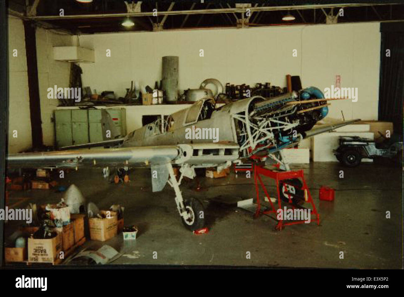 I Fairey AS-6, MK-J e MK 27 erano varianti dei Fairey britannici, noti per il loro ruolo nella ricognizione marittima e nella guerra anti-sommergibile. Questi aerei furono cruciali per le operazioni navali a metà del XX secolo, servendo con la Royal Navy e altre forze alleate. Foto Stock