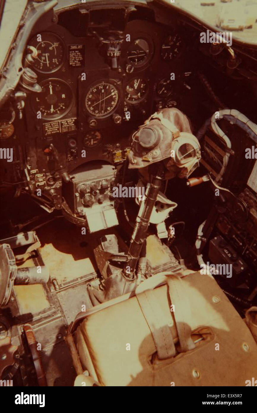 Il Fairey AS-6, in particolare la variante MK-J, era un aereo da guerra antisommergibile britannico utilizzato durante la metà del XX secolo. Questo aereo fa parte della collezione del San Diego Air and Space Museum, che riflette il suo ruolo significativo nella storia dell'aviazione navale. Foto Stock