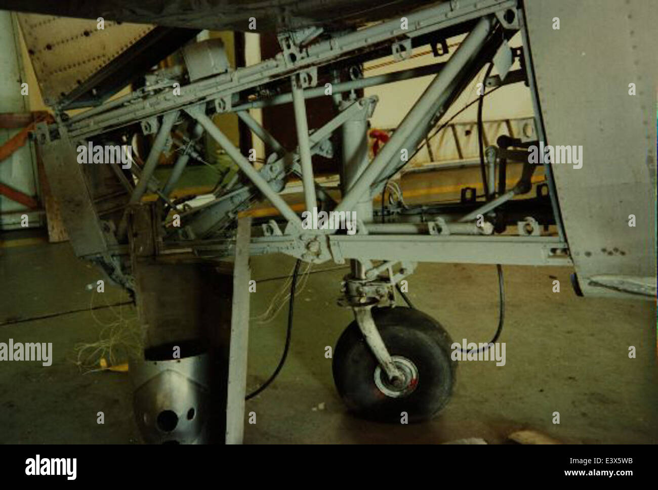 Il Fairey AS-6 MK-J era un aereo da ricognizione anfibio britannico, progettato per le operazioni da parte di navi. Fu usato principalmente a metà del XX secolo dalla Royal Navy. L'aereo è stato progettato per offrire versatilità in ambienti marittimi, mostrando la tecnologia aeronautica avanzata del suo tempo. Foto Stock