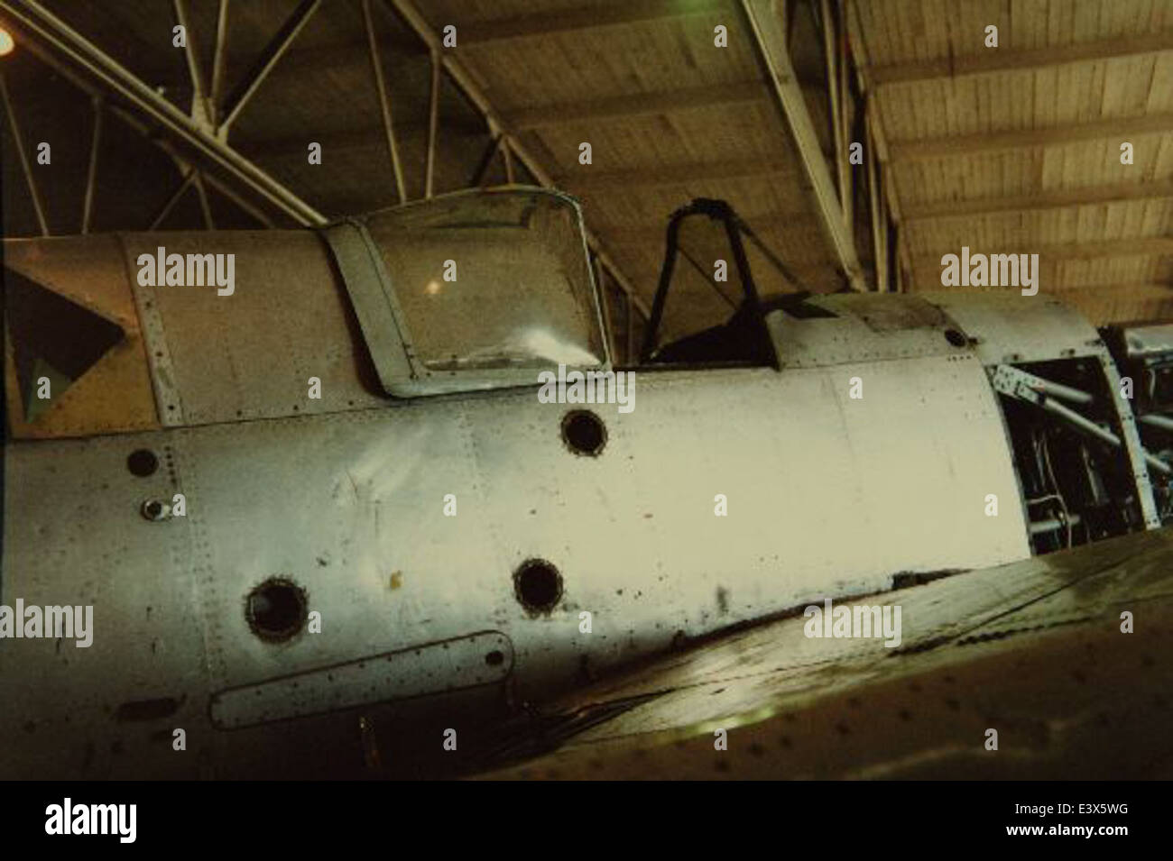 Il Fairey AS-6 MK-J, un aereo da ricognizione anfibio britannico, in mostra al San Diego Air and Space Museum. L'aereo rappresenta la storica tecnologia dell'aviazione marittima e fa parte della collezione del museo. L'AS-6 è noto per il suo ruolo nelle missioni di ricognizione durante la metà del XX secolo. Foto Stock