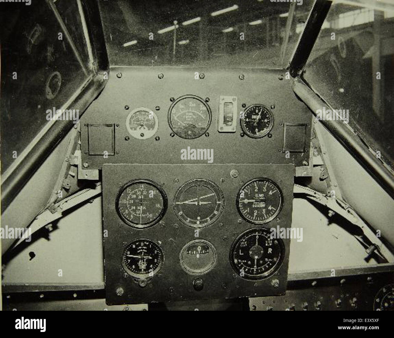 Il Fairey AS-6 era un aereo britannico progettato come un aereo da ricognizione e da guerra anti-sottomarino. L'MK-J, parte di questa serie, servì in varie operazioni navali. Il riferimento MK-84 verosimilmente si riferisce all’ordigno dell’aeromobile, sottolineando il suo ruolo nelle operazioni antisommergibili. La foto fa parte della collezione aeronautica del San Diego Air and Space Museum. Foto Stock
