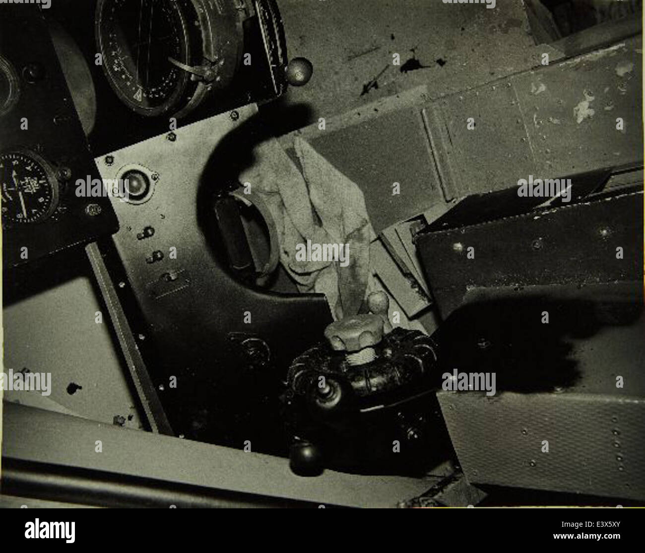 Il Fairey AS-6, un aereo da guerra antisommergibile, fu progettato per missioni di pattuglia marittima. La versione MK-J, identificata con il numero di serie MK 85, fu utilizzata dalla Royal Navy per la sorveglianza e la protezione delle corsie di navigazione durante la seconda guerra mondiale. L'aereo era equipaggiato sia per ricognizione che per ruoli di attacco, contribuendo agli sforzi di guerra anti-sommergibile della Marina. Foto Stock