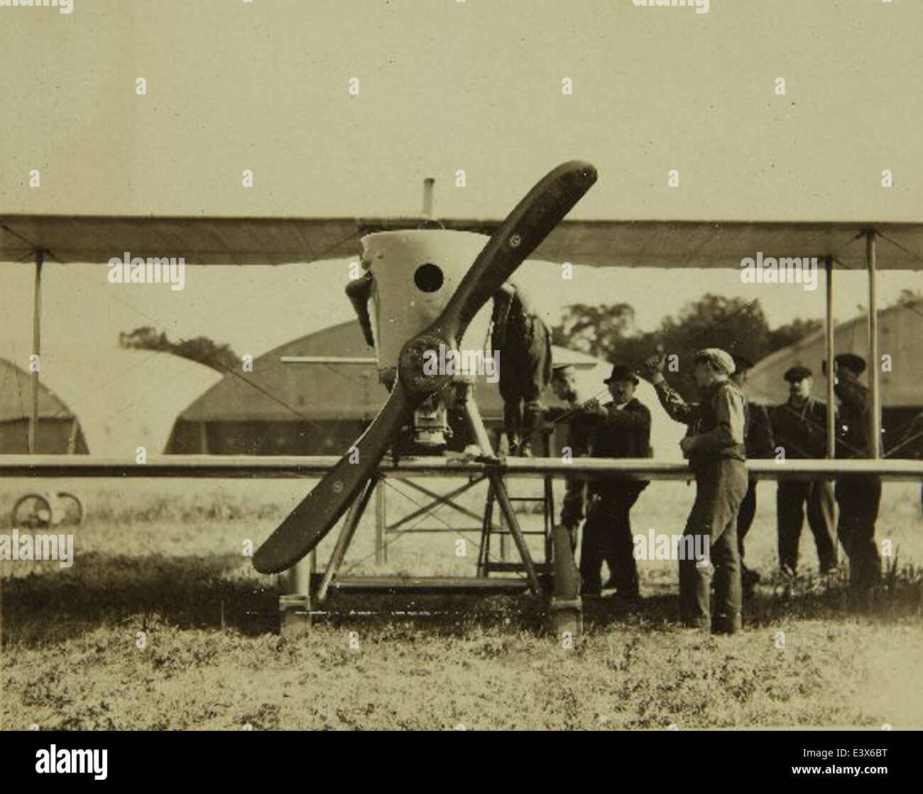 Il Farman F-31, un biplano francese del 1909, fu sviluppato da Henry Farman. Si tratta di un primo esempio di successo di un aereo passeggeri, che segna una pietra miliare nella storia dell'aviazione. Foto Stock