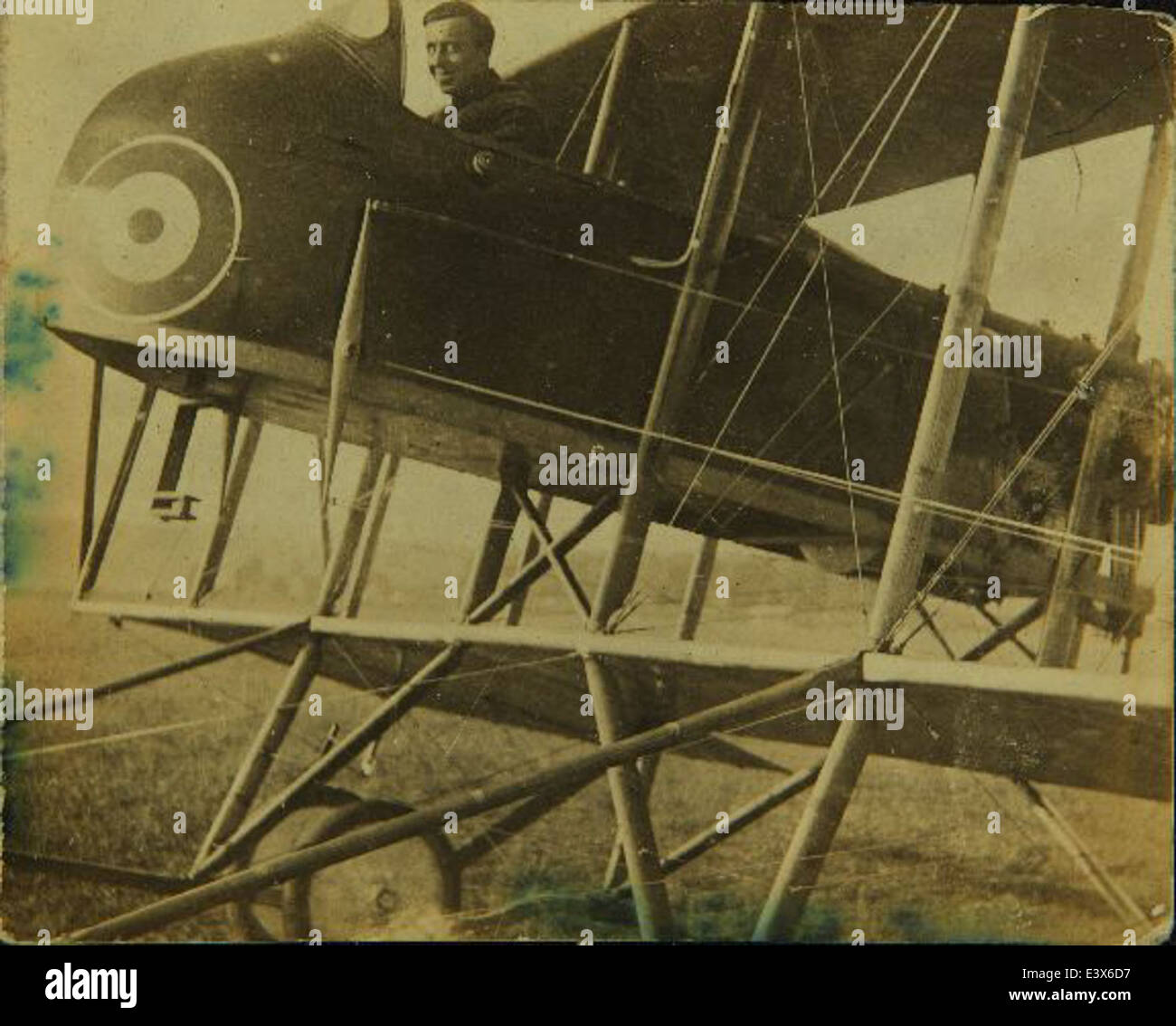 Il Farman MF.11 era un biplano francese utilizzato per la ricognizione durante la prima guerra mondiale. Presentava un design distintivo con un'ala alta ed era uno dei velivoli più significativi nell'aviazione militare. Foto Stock