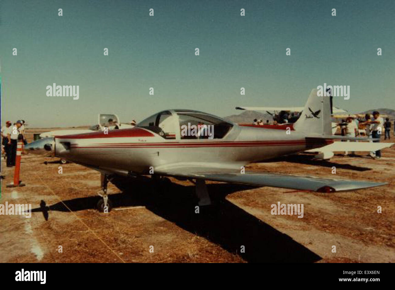 Il Falco F-8L è un velivolo monomotore ad ala bassa progettato per il volo acrobatico. Questo aereo, presente nella collezione del San Diego Air and Space Museum, mostra l'evoluzione dell'aviazione sportiva durante il XX secolo. Foto Stock