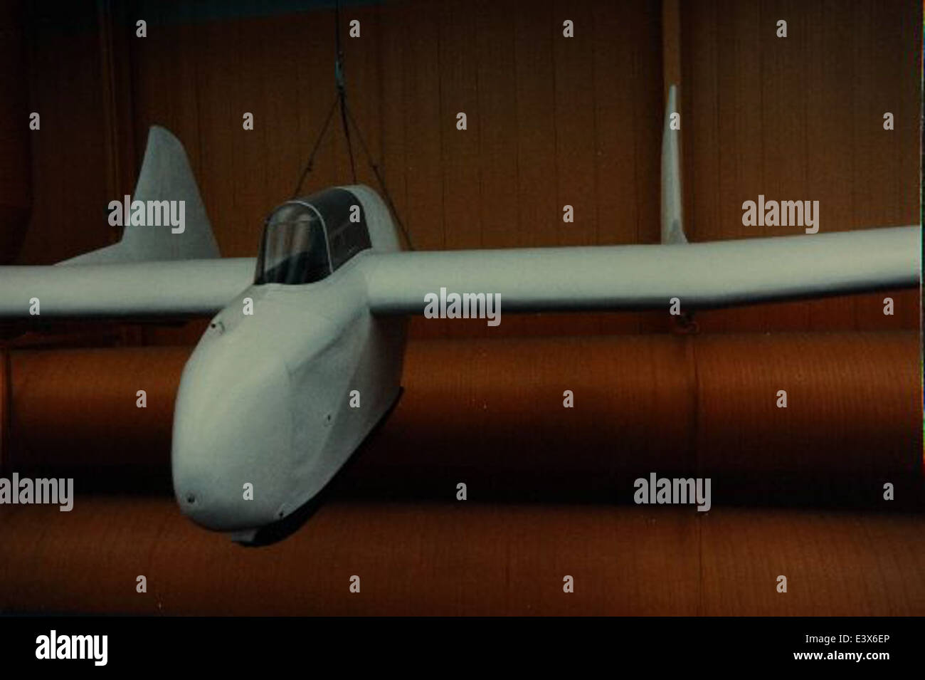 Il Fauvel AV-36 è un aliante progettato per un'aerodinamica ottimale, noto per la sua configurazione unica ad ali volanti. È stato utilizzato per scopi di ricerca e addestramento, contribuendo ai progressi nella progettazione degli alianti e nella tecnologia dell'aviazione. Il San Diego Air and Space Museum ospita manufatti significativi legati all'AV-36. Foto Stock