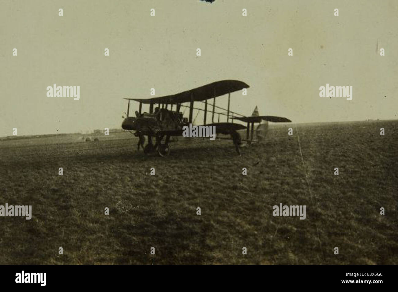 Il Royal Aircraft Factory FE2b fu un pioniere aereo britannico utilizzato durante la prima guerra mondiale. Fu uno dei primi progetti biplani di successo, utilizzato sia per missioni di ricognizione che di bombardamento, contribuendo allo sviluppo iniziale dell'aviazione militare. Foto Stock
