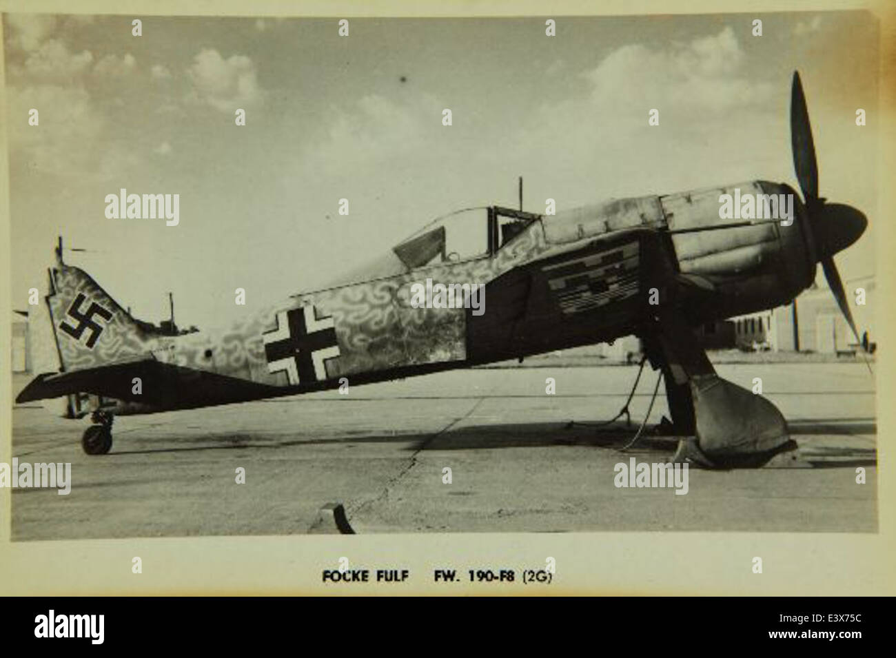 Il Focke-Wulf FW 190 era un aereo da caccia tedesco utilizzato durante la seconda guerra mondiale, rinomato per la sua velocità e potenza di fuoco, era uno dei caccia più formidabili del teatro europeo, prestando servizio in diversi ruoli, tra cui intercettazione e attacco al suolo. Foto Stock