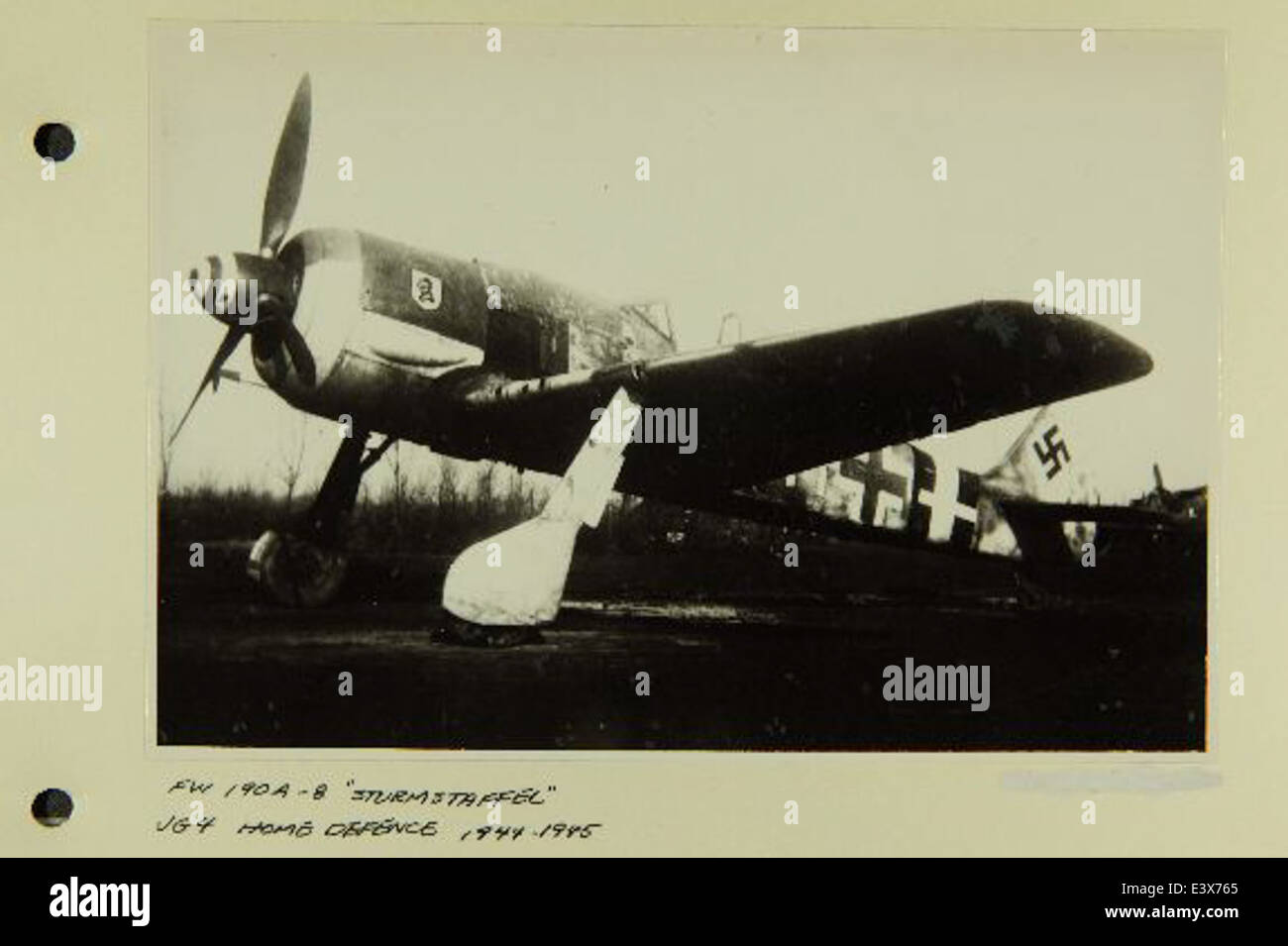 Il Focke-Wulf FW 190 era un caccia monoposto tedesco ampiamente considerato come uno dei migliori della seconda guerra mondiale. Conosciuto per la sua agilità e potenza di fuoco, servì come un formidabile avversario contro gli aerei alleati. Foto Stock