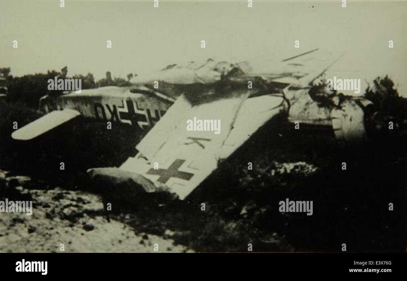 Questa fotografia raffigura il Focke-Wulf FW 190, uno dei caccia tedeschi più efficaci della seconda guerra mondiale. Conosciuto per il suo potente motore e la sua agilità, l'FW 190 giocò un ruolo cruciale in molte battaglie aeree. Questa immagine, ospitata nel San Diego Air and Space Museum, cattura il significato dell'aereo nell'aviazione di guerra e il suo impatto sui combattimenti aerei durante il conflitto. Foto Stock