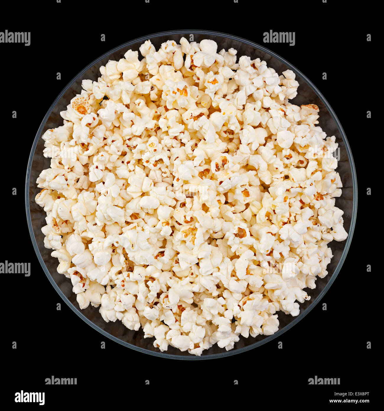 Il pop-corn snack closeup su sfondo nero Foto Stock