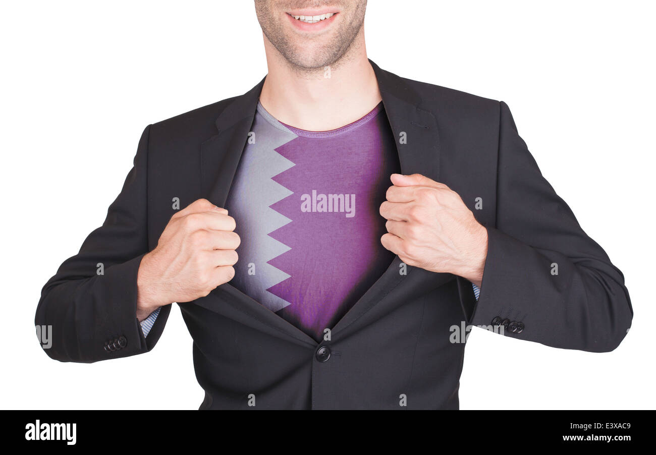 Imprenditore apertura adatta a rivelare shirt con la bandiera del Qatar Foto Stock