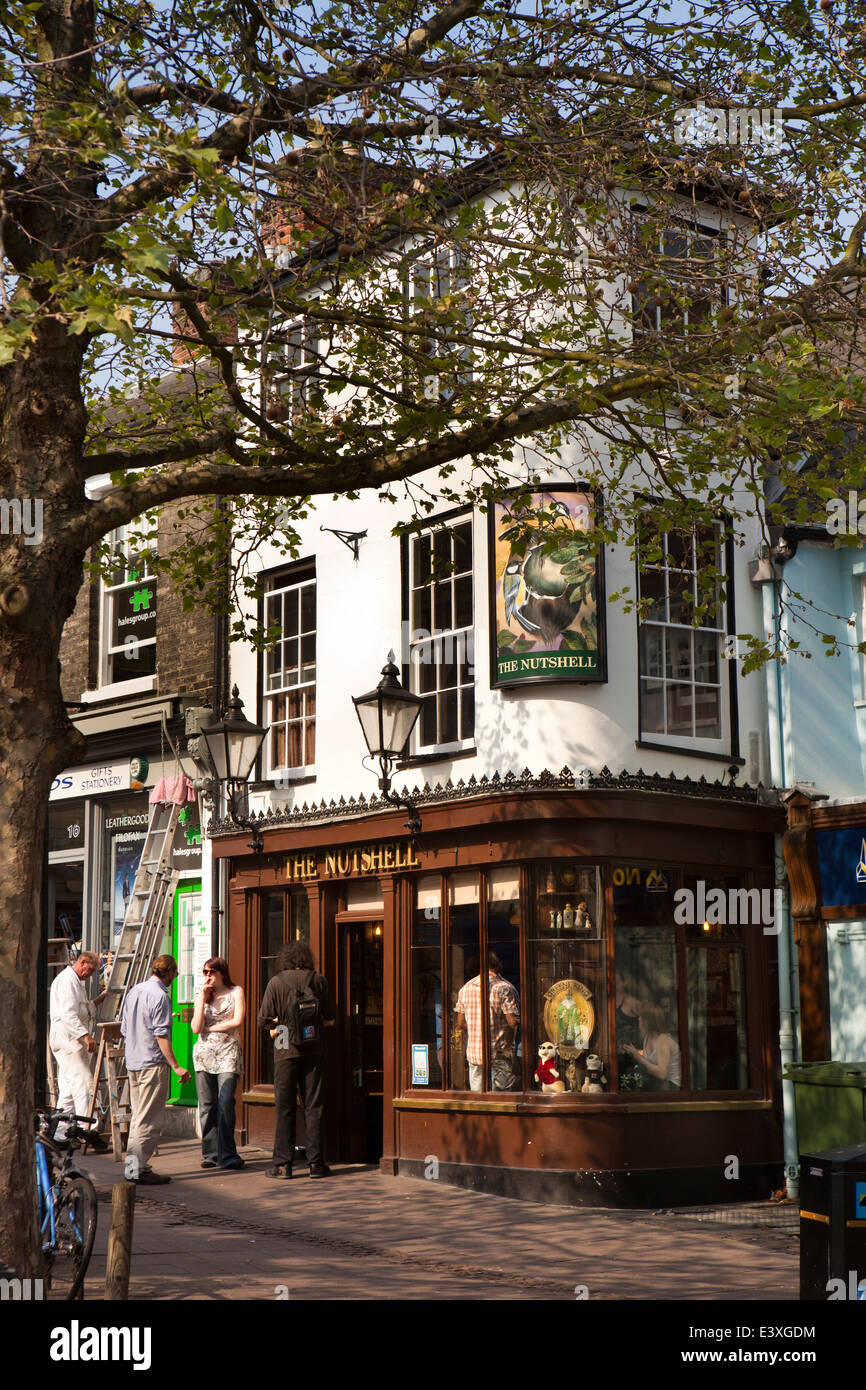 Regno Unito Inghilterra, Suffolk, Bury St Edmunds, la traversa, breve, la Gran Bretagna è più piccola casa pubblica Foto Stock