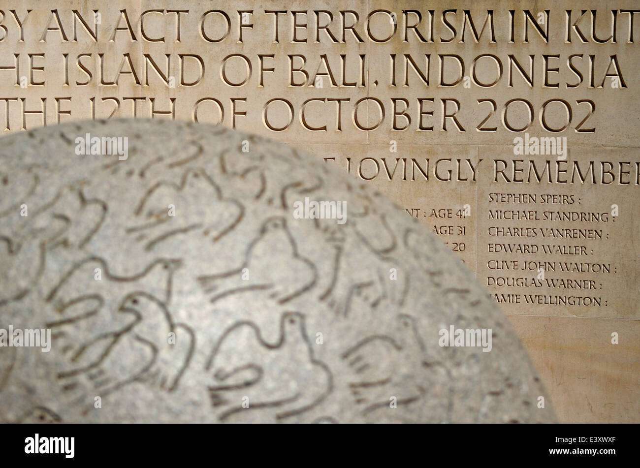 Londra, Inghilterra, Regno Unito. Bali Memorial (Gary Breeze / Martin Cook; 2002) di commemorazione delle vittime dell'attentato di Bali Foto Stock