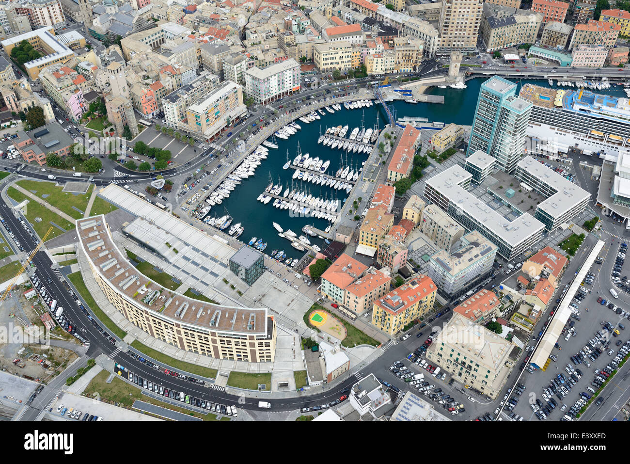 VISTA AEREA. Porto Turistico di Savona. Provincia di Savona, Liguria, Italia. Foto Stock