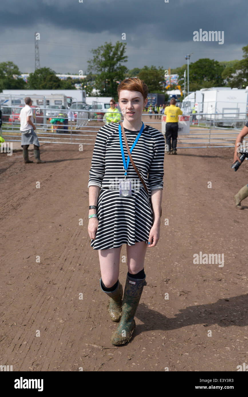 Pilton, UK, 28/06/2014 : celebrità e moda al Glastonbury festival . Persona nella foto: Chloe ululare. Foto di Julie Edwards Foto Stock