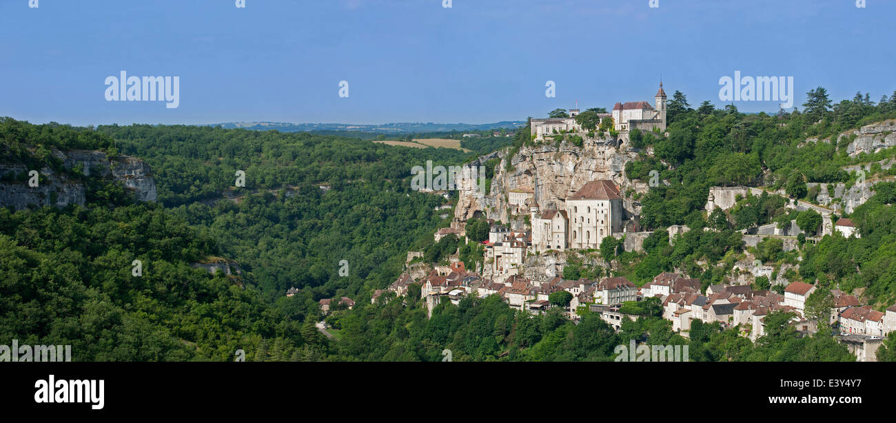Vista su Rocamadour, città episcopale e santuario della Beata Vergine Maria, Lot, Midi-Pirenei, Francia Foto Stock
