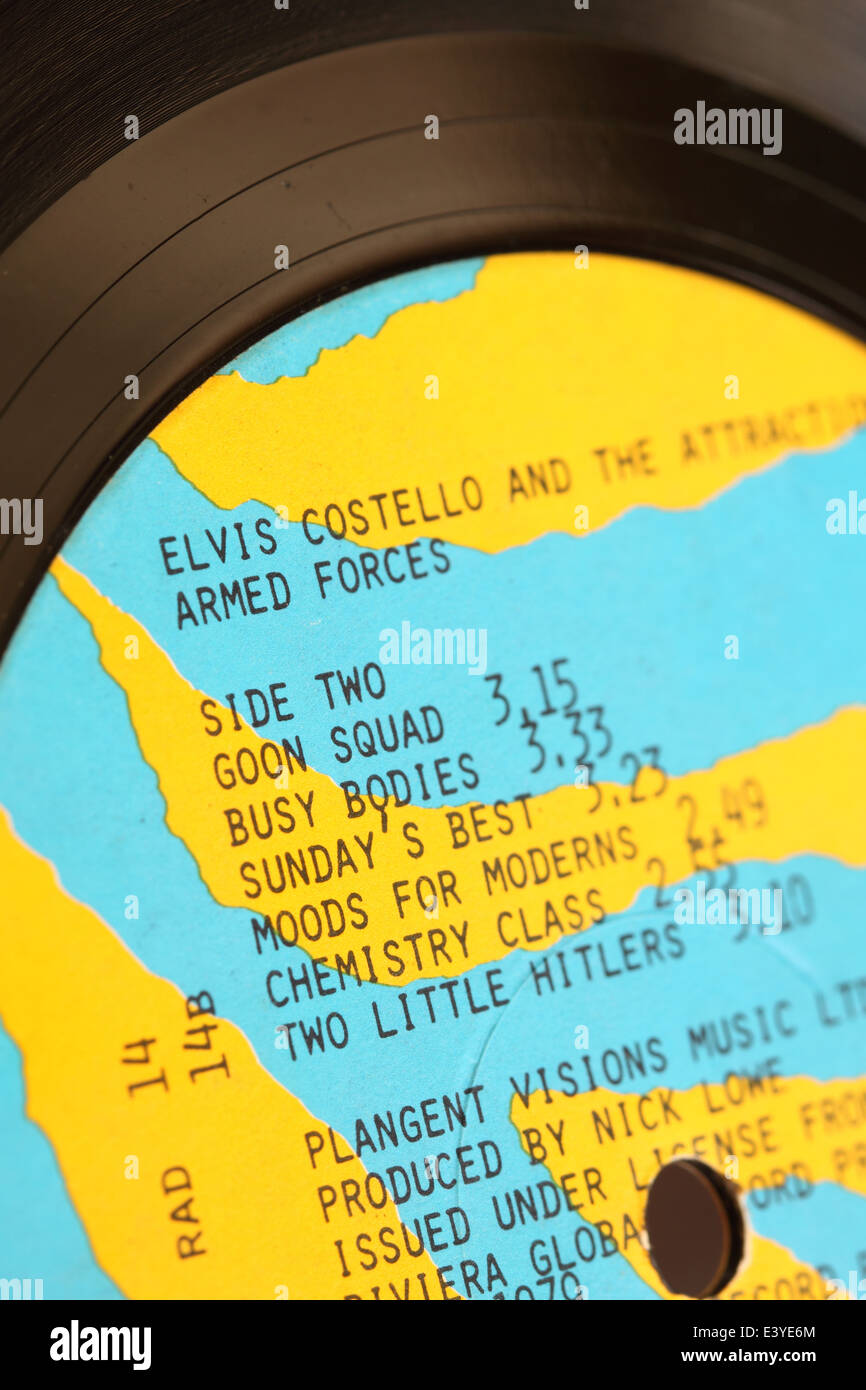 Elvis Costello e le attrazioni album Forze Armate registrazione LP rilasciato nel 1979 Foto Stock