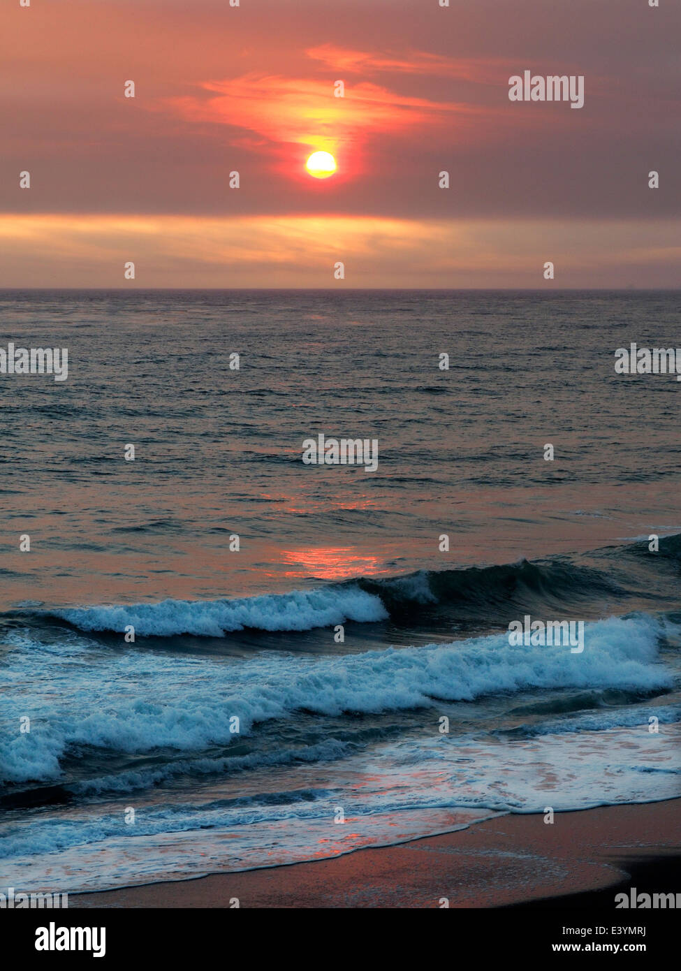 Tramonto sull'Oceano Pacifico Foto Stock