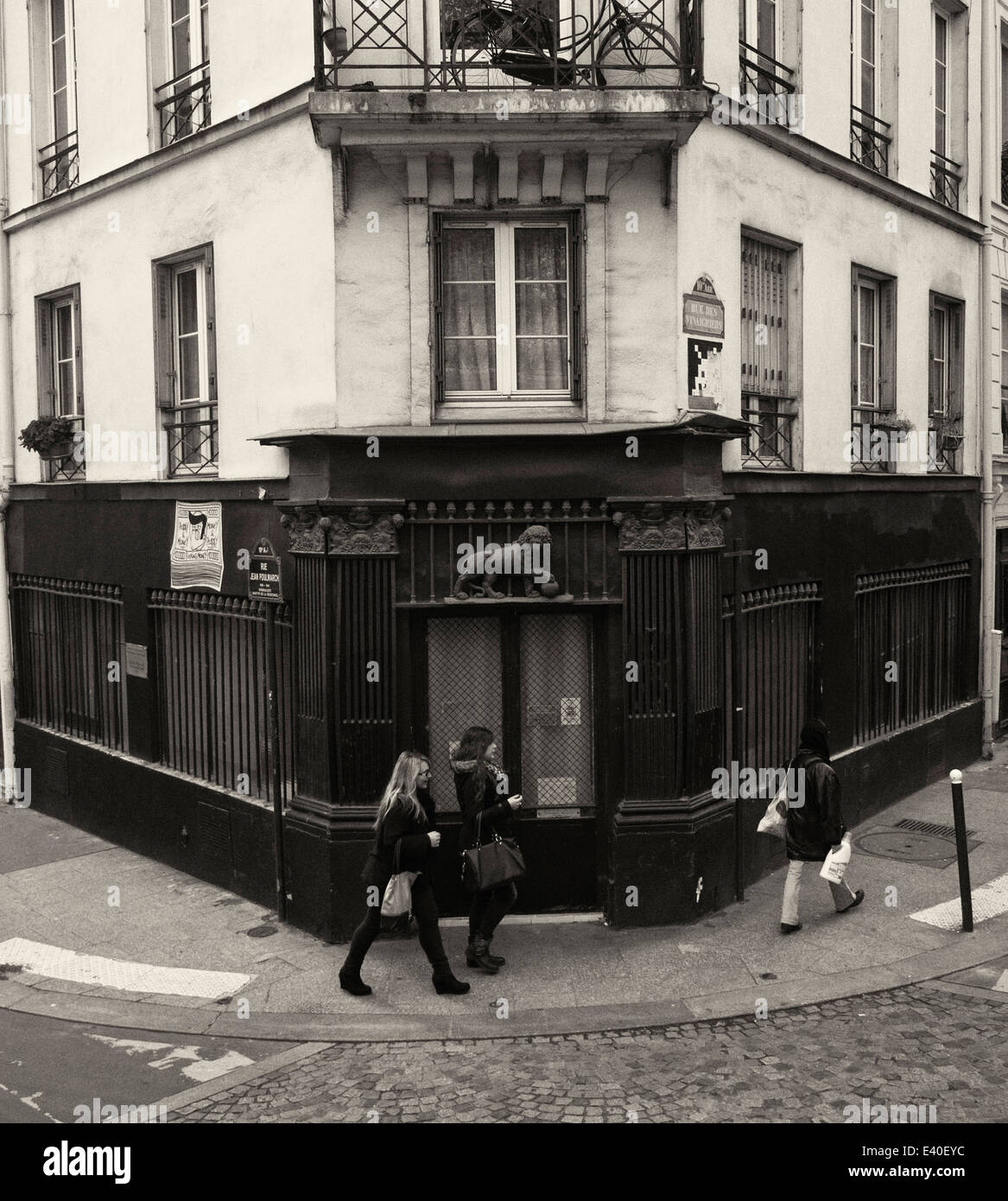 Quai de Valmy sul Canal S Martin nel 10 arrondissement di Parigi Foto Stock