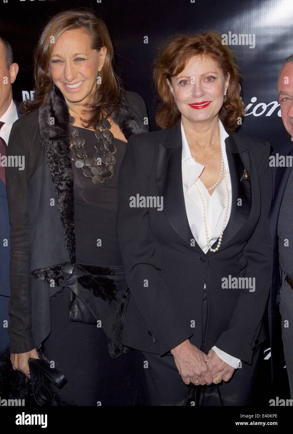 Artisti per la pace e la giustizia 2013 Holiday beneficio a Su & Giù nella città di New York con: Donna Karan,Susan Sarandon dove: la città di New York, New York, Stati Uniti quando: 10 Dic 2013 Foto Stock