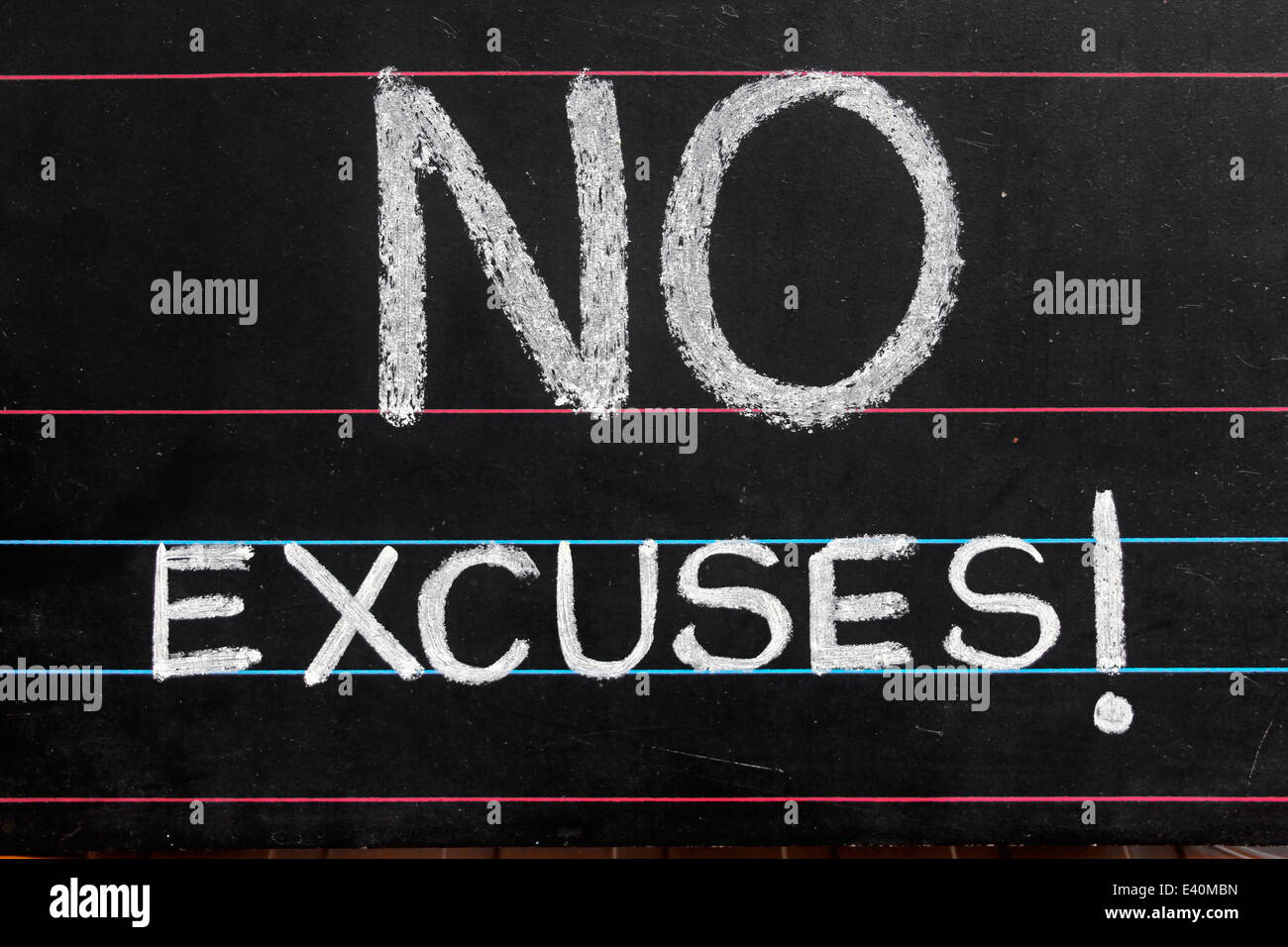 Non ci sono scuse frase manoscritta su lavagna Foto Stock