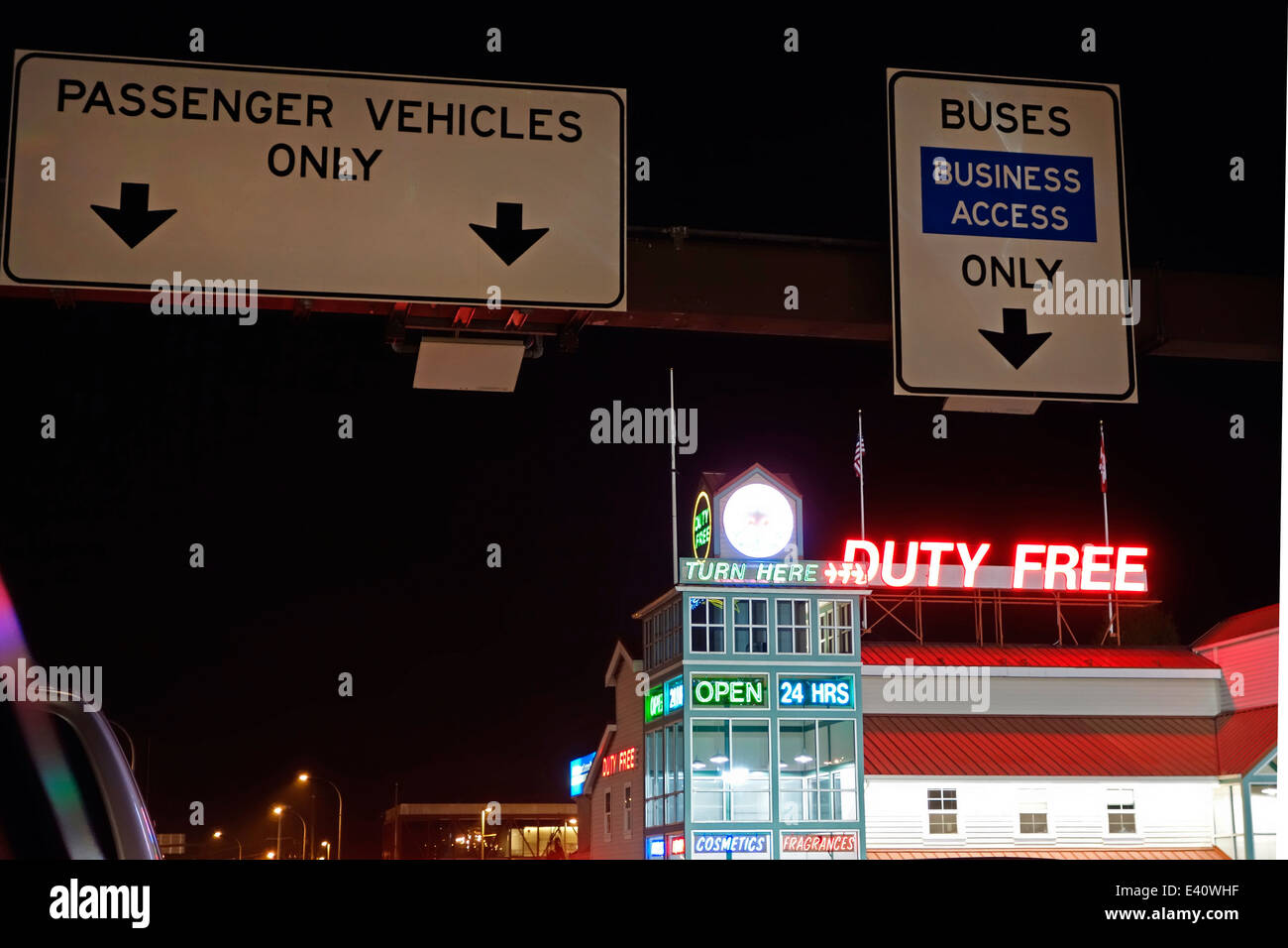 Indicazioni per i negozi Duty Free al Pacific Highway valico di frontiera dello Stato di Washington in British Columbia in Canada. Foto Stock